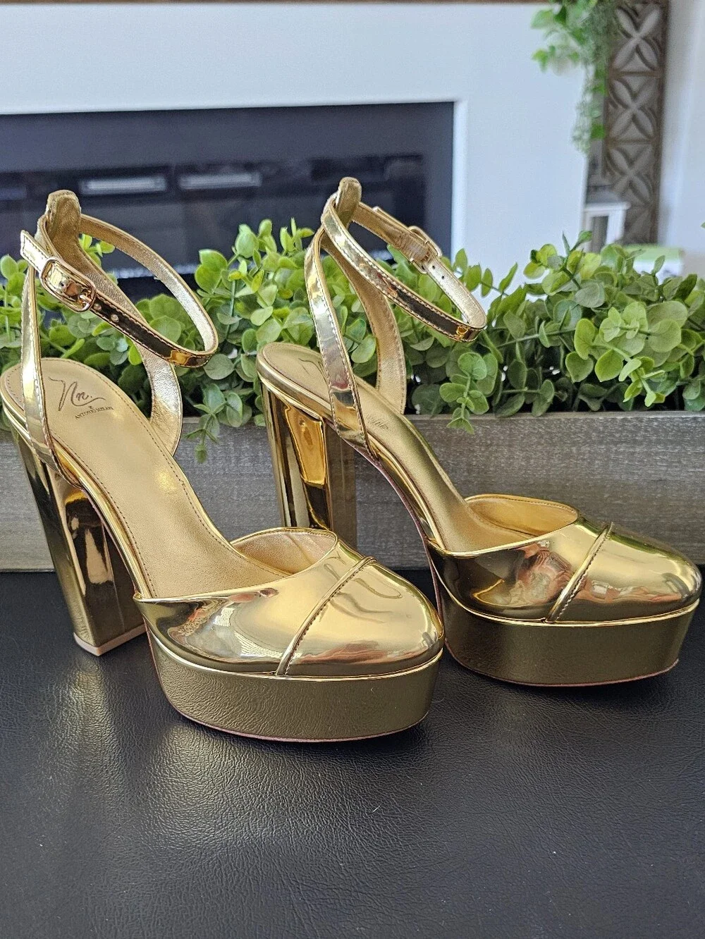 ANTONIO MELANI Gold Metallic Platform Ankle-Strap Heels Shoes Women's Sz 9.5